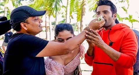 The film features actresses Tanya Hope and Ragini Dwivedi as the female leads