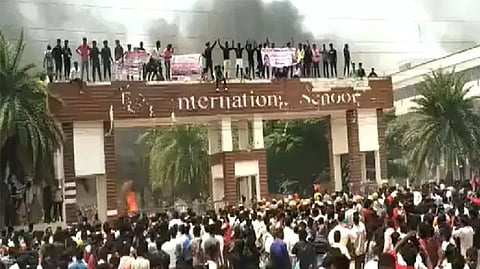Violent protest demanding justice for the schoolgirl at Kallakurichi on Sunday