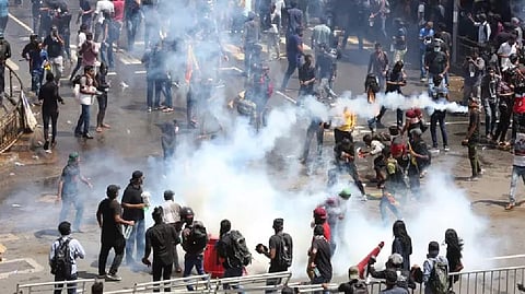 Sri Lankan protestors near Maldives Prez?s house