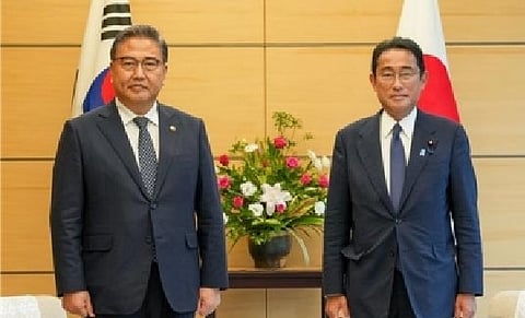 Park Jin & Fumio Kishida