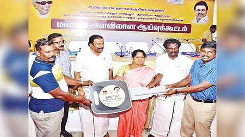 Ministers KN Nehru and Kayalvizhi Selvaraj distributing welfare assistance to Adi Dravidar beneficiaries in Tiruchy on Wednesday