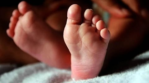 Etiquette to follow when visiting newborns & their family