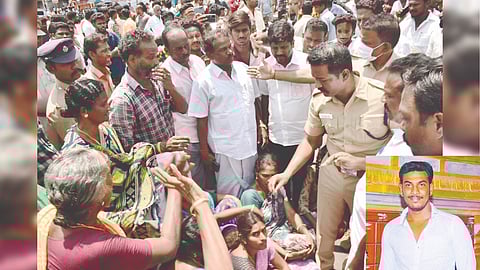 Kannan?s (inset) kin, Vanniyar Sangam members block
Mayiladuthruai-Kumbakonam Road on Thursday.