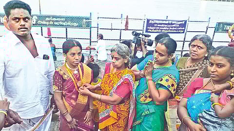 Devotees performing rituals at Amma Mandapam in Srirangam on Wednesday