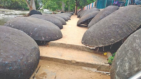 Coracles on banks at Hogenakkal.