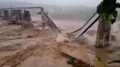 Visual from viral video of Chakki bridge collapsing in Kangra