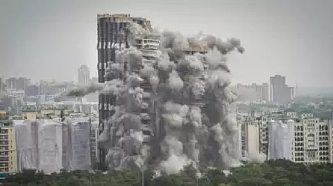 Screengrab of the demolition of  Supertech twin towers in Noida
