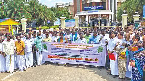 Farmers urge govt to distribute coconut oil in PDS as promised