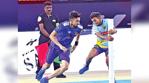 Chennai Quick Guns player Ramji Kashyap tries to dismiss Suyash Gargate of Gujarat Giants.
