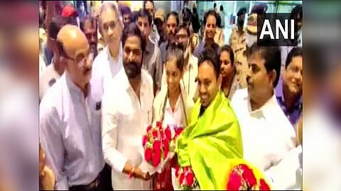 Telangana Sports Minister V Srinivas Goud gave a warm welcome to Sreeja Akula who arrived at Rajiv Gandhi International Airport