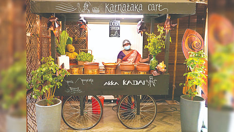 The restaurant also has several live counters like dosa counters, seafood counters, and tea among others.