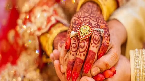 Doc loses Rs 12.9 lakh, iPhone to impostor on matrimonial site