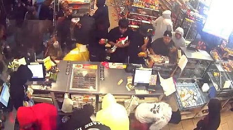 Video showing looters ransacking LA store goes viral