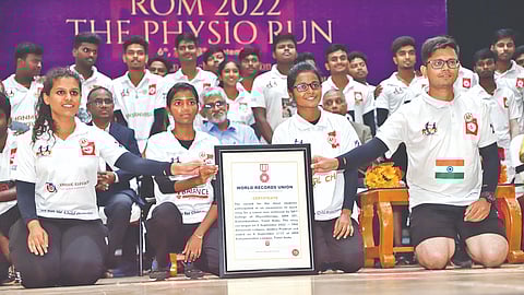 SRM?s ROM 2022 THE PHYSIO RUN participants with ?World Union Book of Records? certificate.