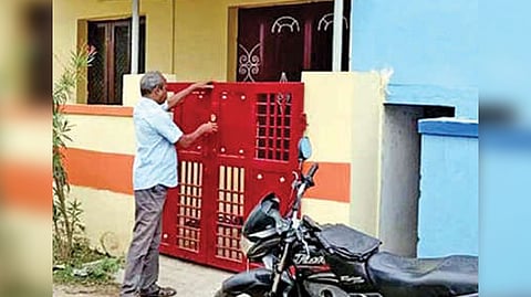 DVAC sleuths raid District Registrar house