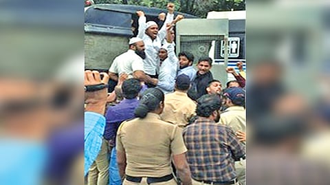 PFI workers raising slogans