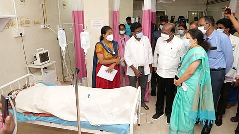Ma Subramanian visited the fire accident victims admitted to Chengalpattu Medical College Hospital