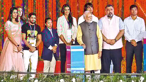PM Narendra Modi with sports icons at the opening ceremony
