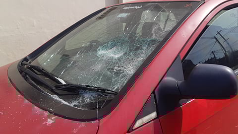 Miscreants damaged the windscreens of a car owned by a Hindu Munnani functionary