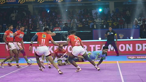 Defensive lapses continued on both sides, UP Yoddhas held on to take a 21-19 lead into the break.