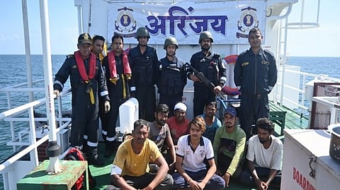 Idnian Coast Guard save six fisherman from Pakistani captivity