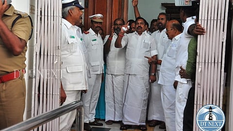 EPS and other AIADMK legislators being evicted.