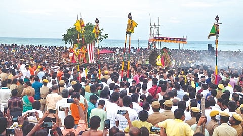 Lord Jayanthinadhar (Muruga) annihilating the demon
Soorapadman at the Soorasamharam event held in
Tiruchendur on Sunday