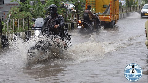 The minister said that due to the monsoon, as many as 1,440 workers are on duty during the daytime to attend to faults