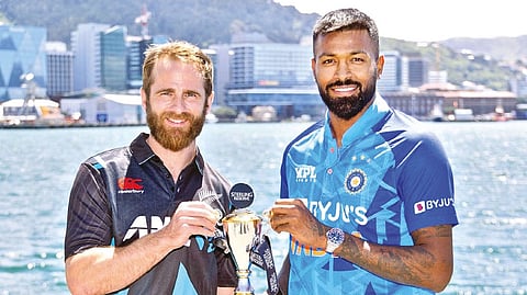 India captain Hardik Pandya and New Zealand skipper Kane Williamson with the T20 series trophy in Wellington