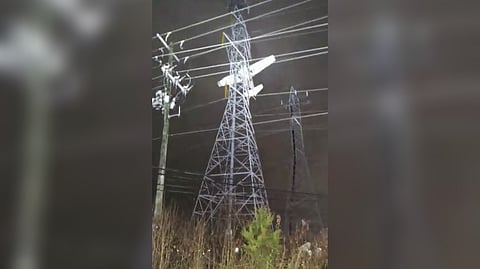 Plane crashes into power lines in Montgomery County in US.