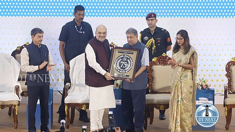 N Srinivasan, VC-MD, India Cements hands over a momento to Amit Shah