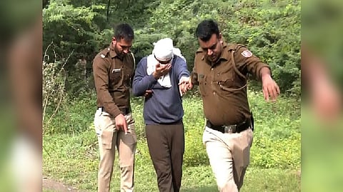 Delhi Police brings accused Aftab Amin Poonawalla in the Shraddha Walker murder case to the jungle area on November 15