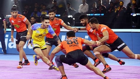 The two sides played out a neck and neck contest in the opening minutes and were locked at 2-2 in the 4th minute