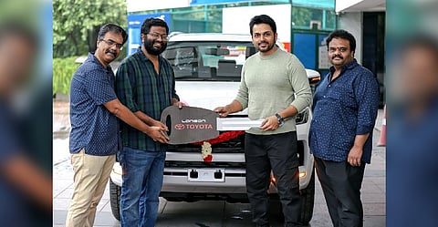 Lakshman Kumar has presented director P. S. Mithran a brand new car