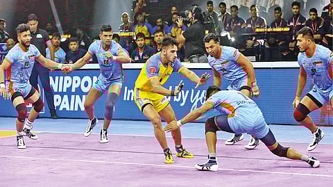 Narender (in yellow) finished as the top-scorer for Tamil Thalaivas with 13 points