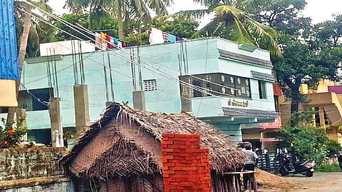 The unattended low hanging electric wires at Karthikeyapuram in Madipakkam