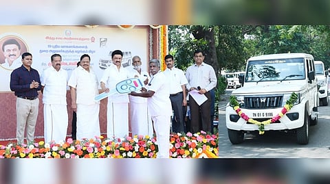 Stalin distributing the keys