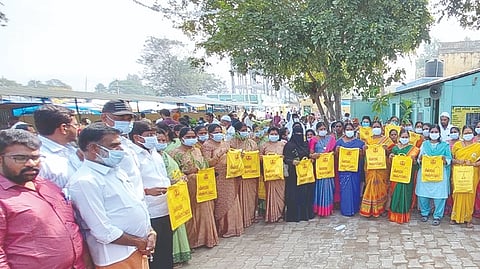 Vaniyambadi councillors, officials, public pledge to avoid plastic