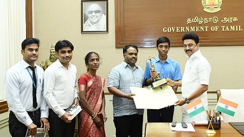 Praggnanandhaa along with his mother Nagalakshmi and school authorities met Chief Minister MK Stalin at Secretariat