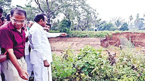 Minister for Housing and Urban Development S Muthusamy inspecting the breach in LBP canal in Erode