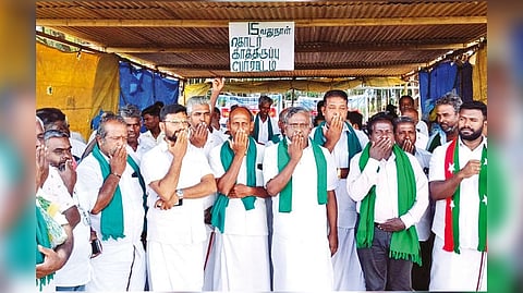 Farmers protesting with their mouths covered for cane dues and loan row resolution in Thanjavur