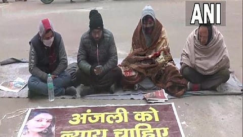Protest outside Sultanpuri Police Station in Kanjhawala death case in Delhi.