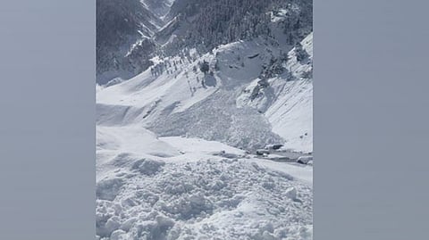 J-K: Avalanche strikes Baltal, along Zojila pass