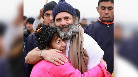 Rahul Gandhi with a supporter in Kashmir
