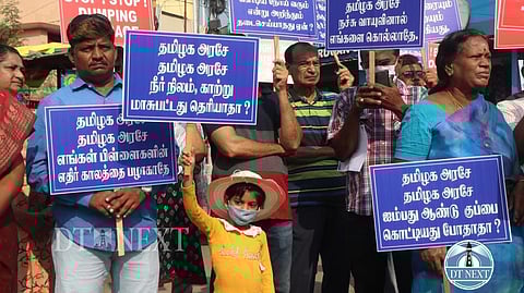Protestors holding placards with slogans to gain government's attention on pollution