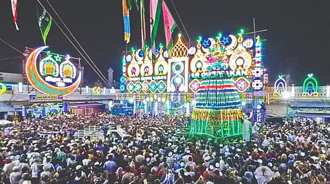 The sandalwood procession in progress near Nagore Dargah