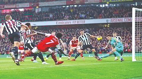 Newcastle holds Arsenal; United wins
