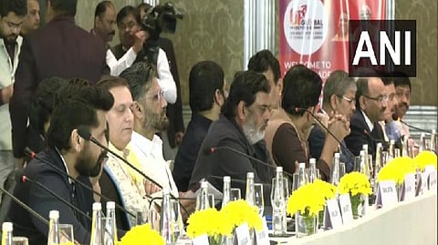 Suniel Shetty and other members of film fraternity