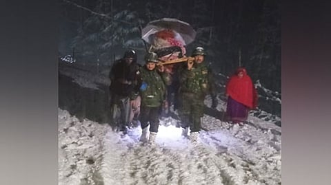 Indian Army rescues pregnant woman in Chatauli