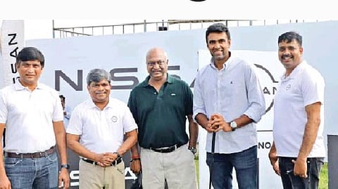 (from left) Captain Keerthi Prakash, Renault Nissan Automobile India Pvt Ltd, Rakesh Srivastava, MD, Nissan Motor India Pvt Ltd, MGC Golf Captain PS Jagdish, cricketer Ravichandran Ashwin and Rajesh Srivastava, Head of marketing communications, Nissan Motor India Pvt Ltd